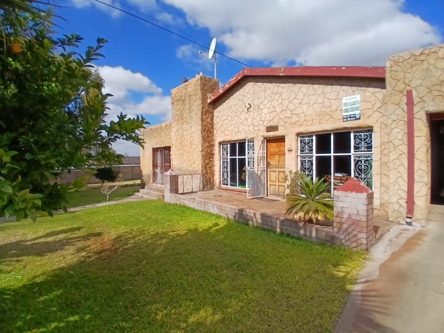 4 Bedroom Property for Sale in Kuruman Northern Cape